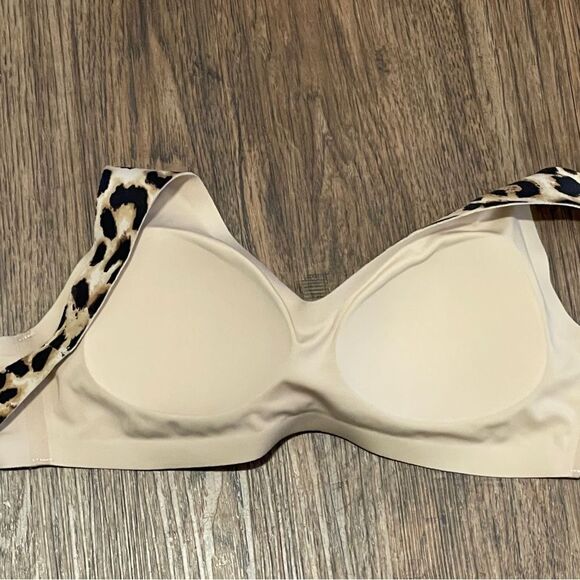 Victoria’s Secret Leopard Print Women's Seamless Bralette Cream Brown 32A - Picture 12 of 15